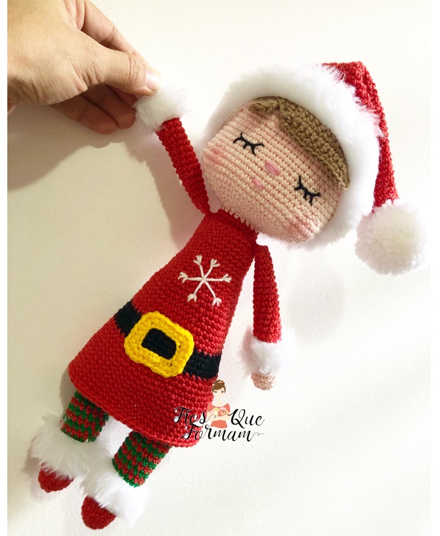 CHRISTMAS AMIGURUMI DOLL FREE PATTERN